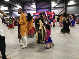 Gujarati Cultural Assocn Garba-Dandia Dance 2017-09-23 (105)