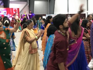 Gujarati Cultural Assocn Garba-Dandia Dance 2017-09-23 (73)