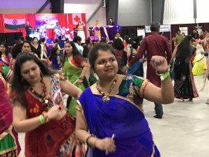 Gujarati Cultural Assocn Garba-Dandia Dance 2017-09-23 (75)