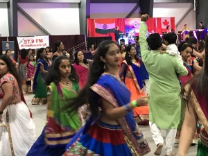 Gujarati Cultural Assocn Garba-Dandia Dance 2017-09-23 (76)