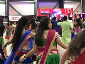 Gujarati Cultural Assocn Garba-Dandia Dance 2017-09-23 (77)